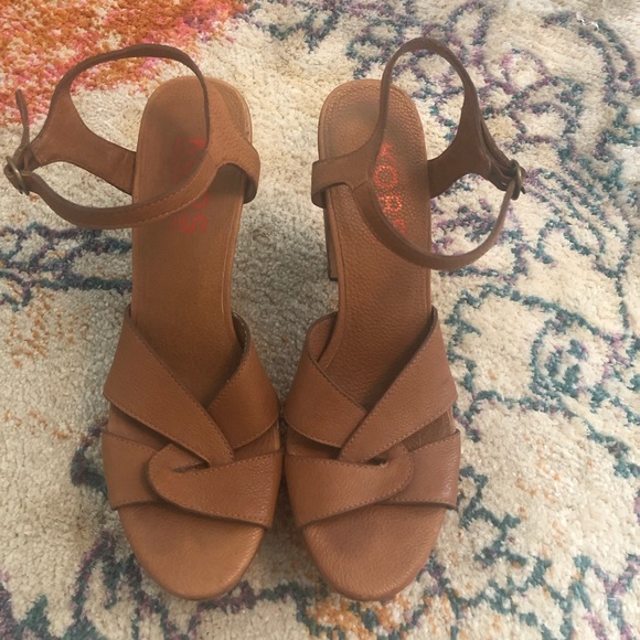 🌟 Michael Kors Leather and Wood Heel 🌟 Size 8 - Picture 1 of 7